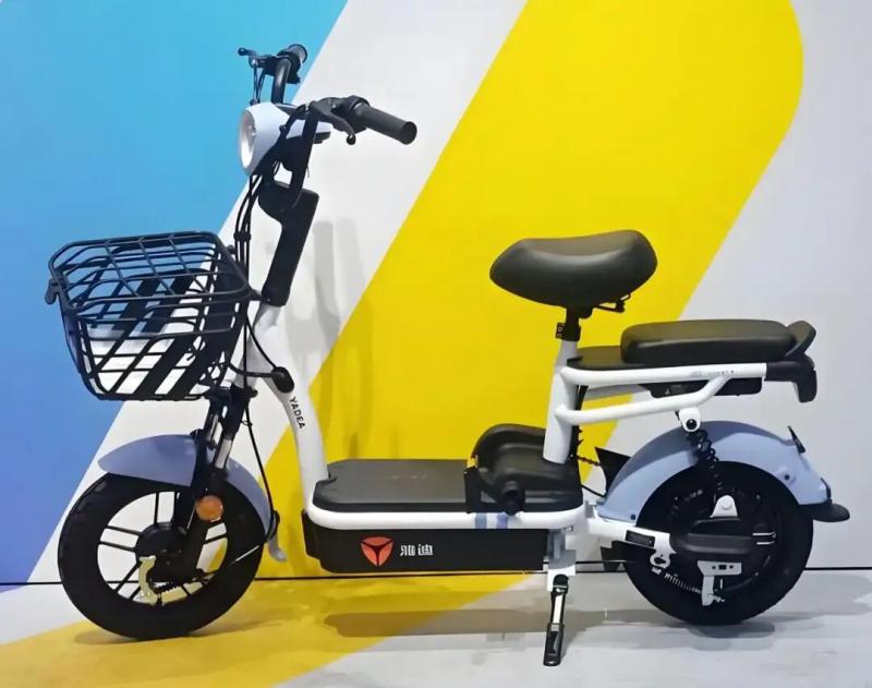 新款电瓶车被骂到下架，雅迪成了新国标的“出气筒”