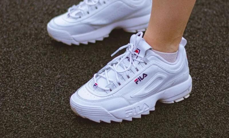 始祖鸟、斐乐连续惹怒中产，安踏进入多事之冬