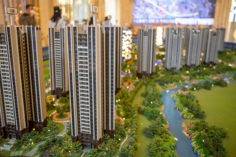 穿越债务高峰期：龙湖如何保住盘面、跑出第二曲线