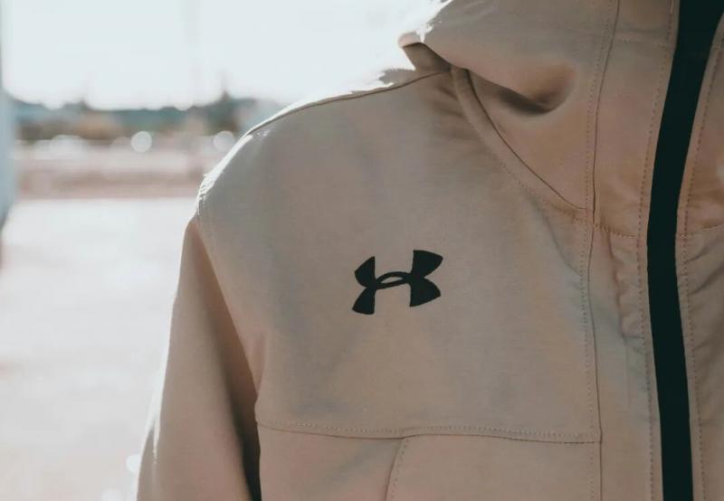 “猛男版lululemon”，撩不动中产了