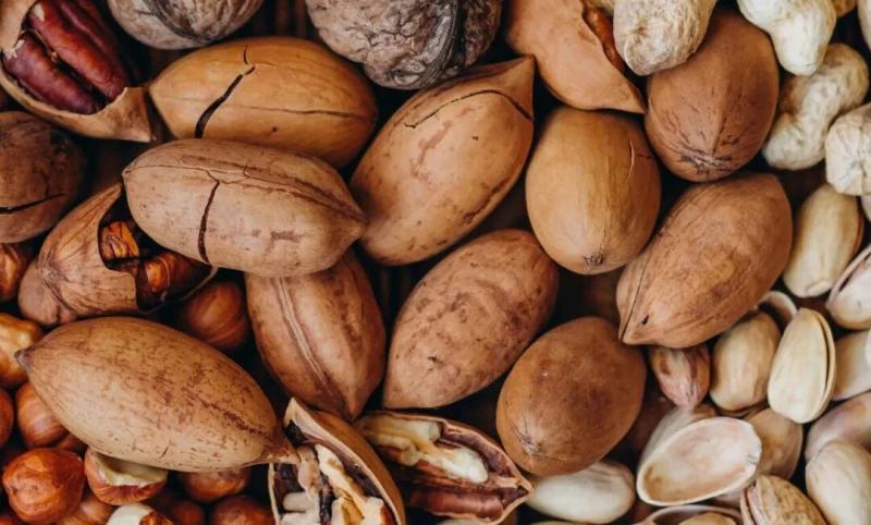 “坚果界爱马仕”薛记炒货，中产也被割怕了