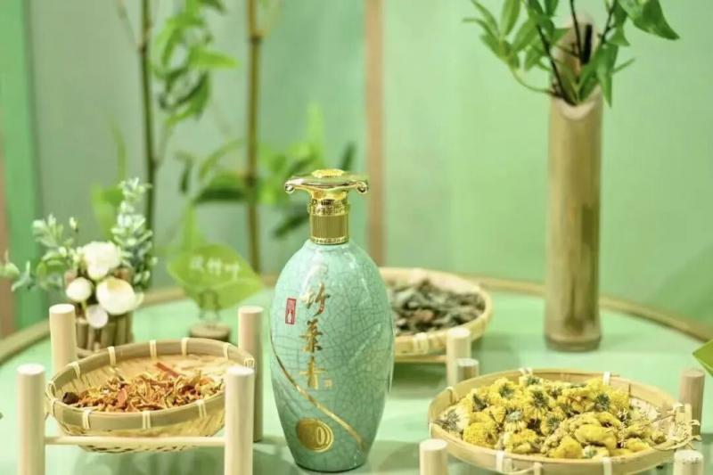 1500岁老字号的非遗提案：竹叶青酒走进年轻人的酒杯