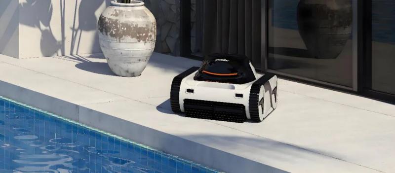 1100 万个美国家庭，养出了“泳池机器人第一股”