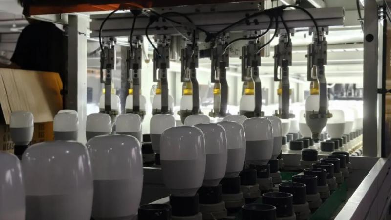 中国灯都“西进”四十年，在拼多多照亮更远的地方